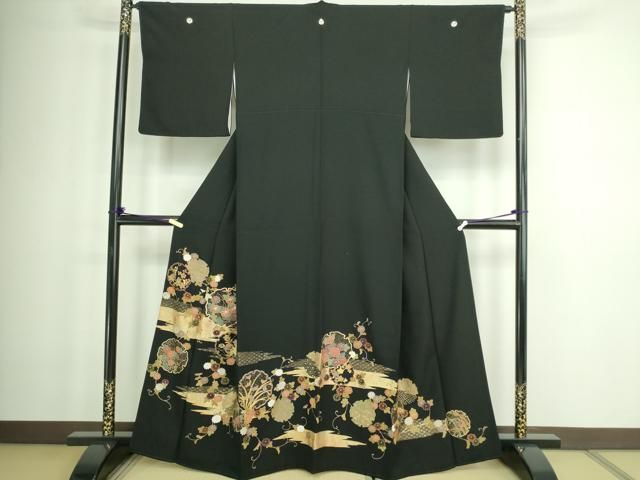 D4 黒留袖 ますいわや 雪輪 花刺繍 金彩 正絹着物 袷 しつけ糸未使用極美品 D4 黒留袖 ますいわや 雪輪 花刺繍 金彩 正絹着物 袷 しつけ糸未使用極