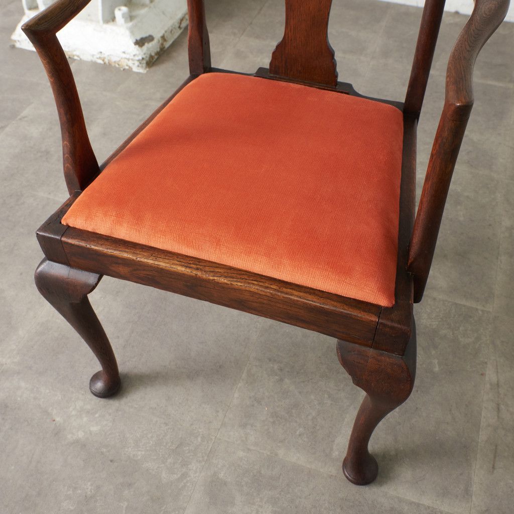 張替済 英国 アンティーク アームチェア 木彫刻 クイーンアン