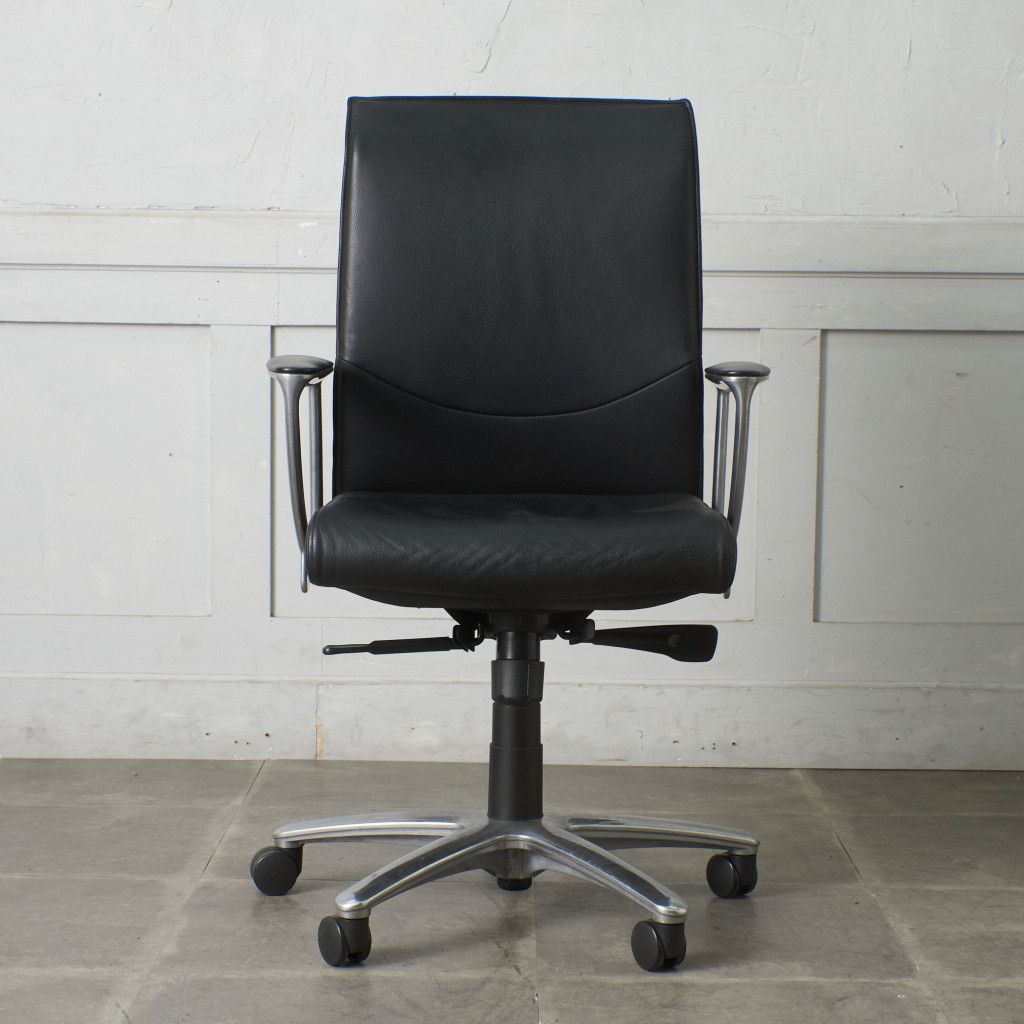 オカムラ エグゼクティブチェア デスクチェア 本革 キャスター 椅子
