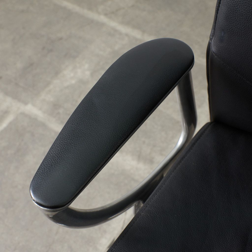 オカムラ エグゼクティブチェア デスクチェア 本革 キャスター 椅子