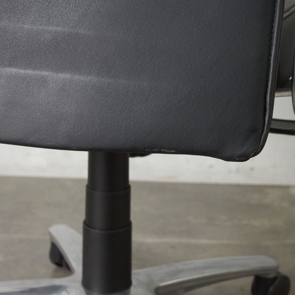 オカムラ エグゼクティブチェア デスクチェア 本革 キャスター 椅子