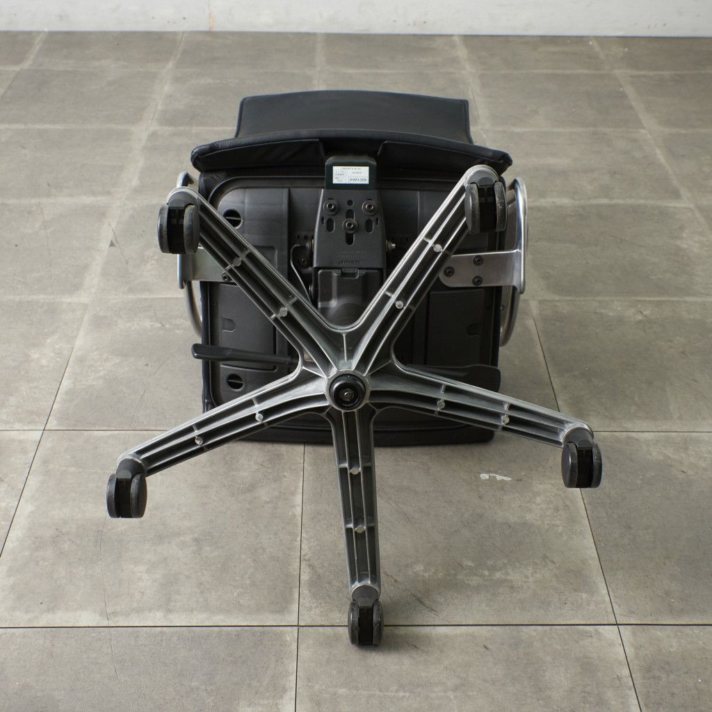 オカムラ エグゼクティブチェア デスクチェア 本革 キャスター 椅子