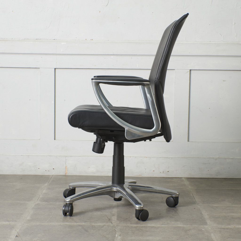 オカムラ エグゼクティブチェア デスクチェア 本革 キャスター 椅子