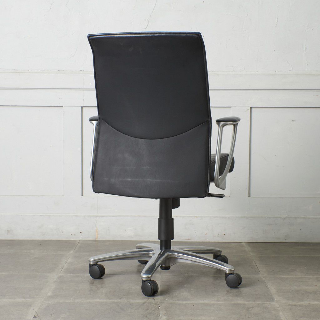 オカムラ エグゼクティブチェア デスクチェア 本革 キャスター 椅子