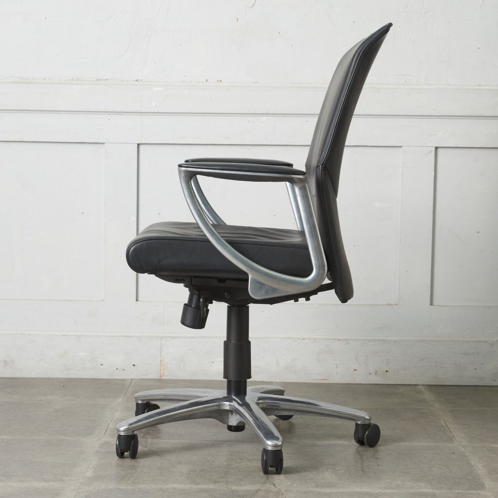 オカムラ エグゼクティブチェア デスクチェア 本革 キャスター 椅子