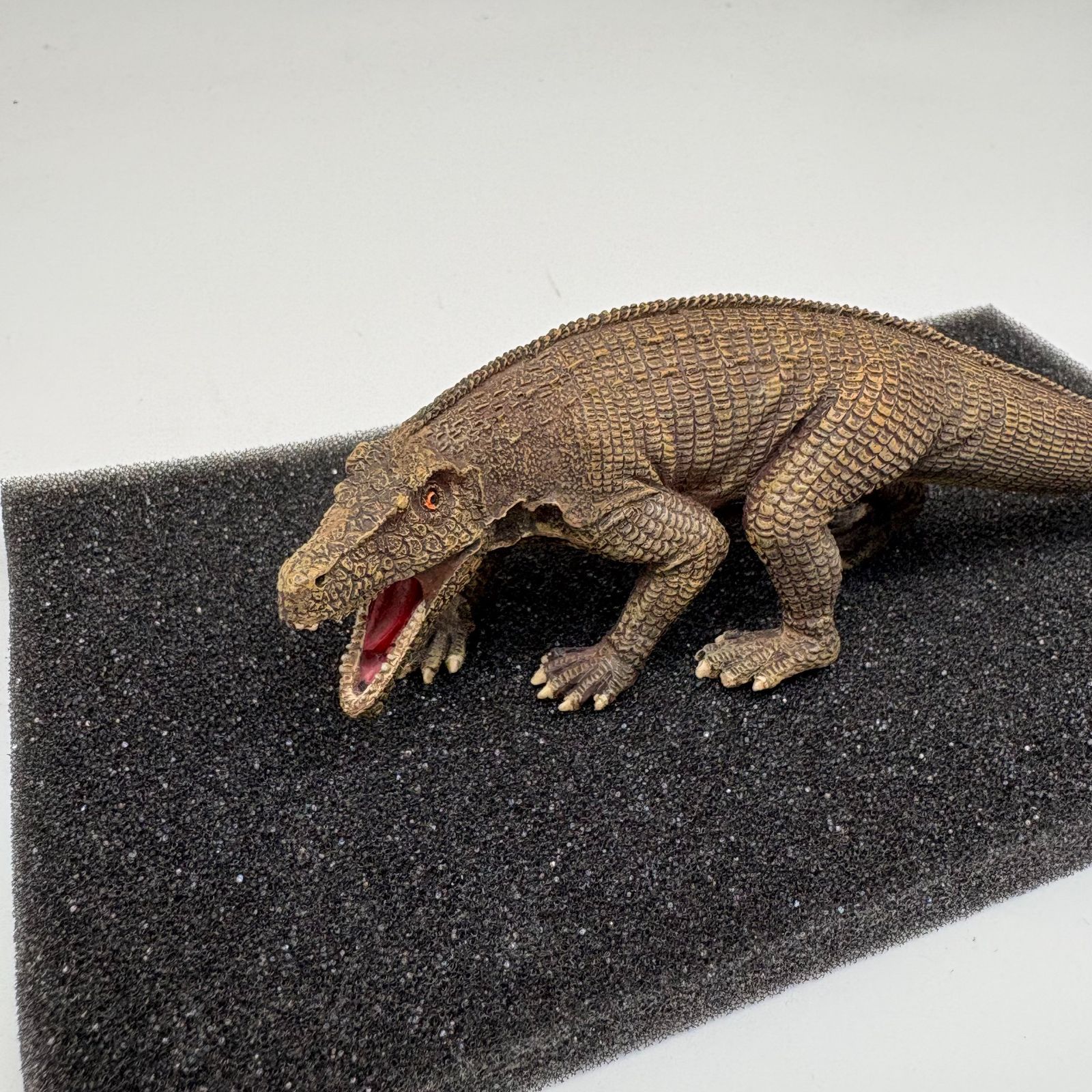 地球最古の恐竜展 本格復元フィギュア サウロスクス Super Rial