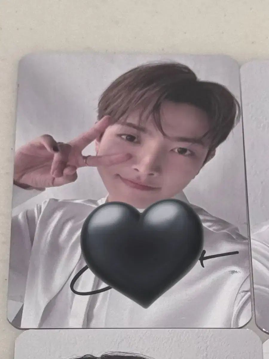 ATEEZ（エイティーズ・アチズ）ホンジュン(HONGJOONG) サイン入り