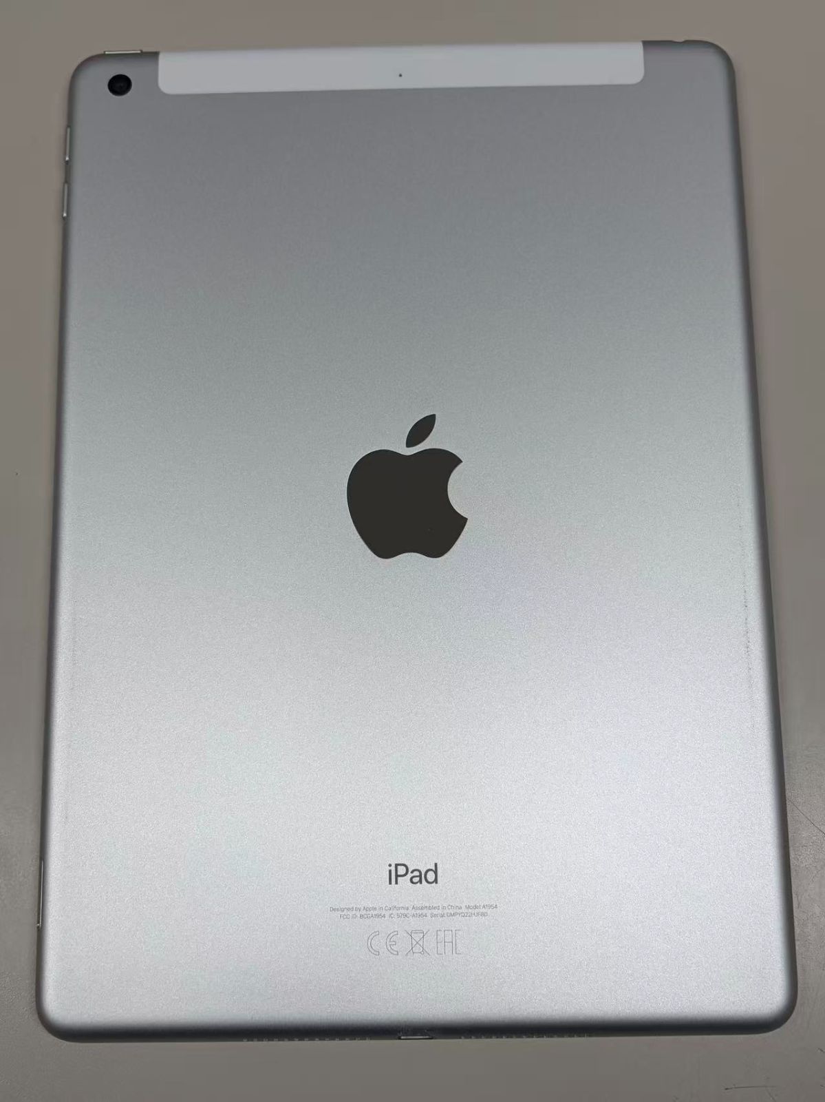 電池84% SIMフリーiPad (第6世代) 32GB シルバー - メルカリ