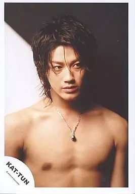 中古】生写真(ジャニーズ) KAT-TUN/赤西仁/バストアップ/背景白・黒