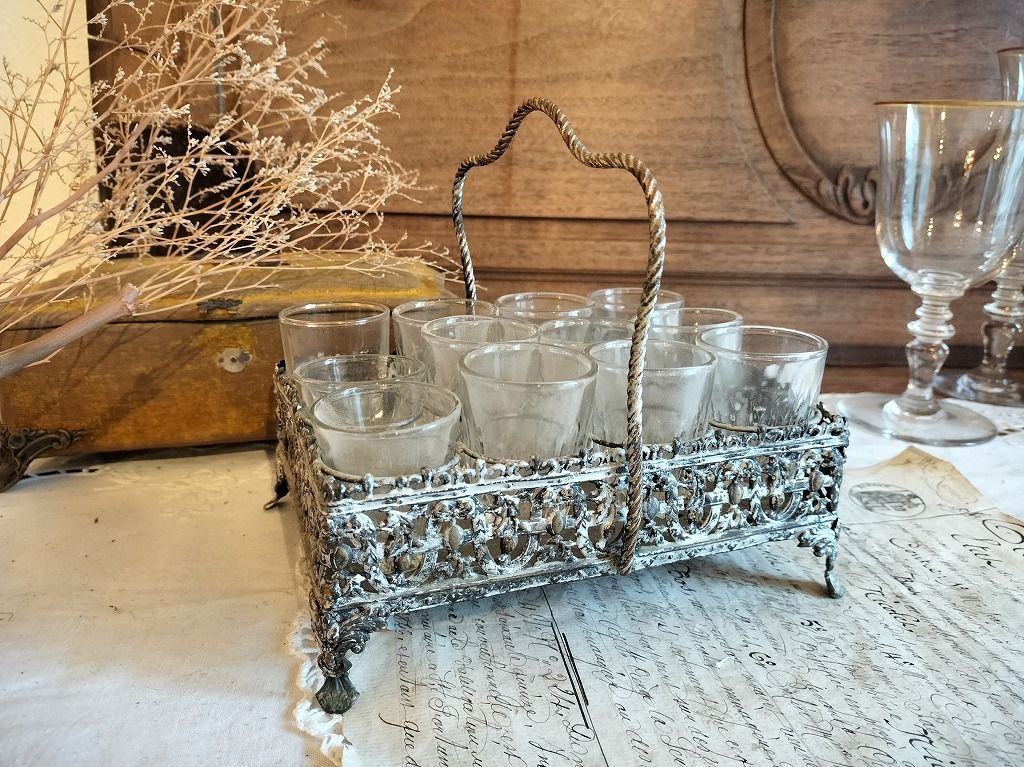 アンティーク　ガラスバスケット フランス アンティーク 素敵な ガラスコップつき バスケット - メルカリ