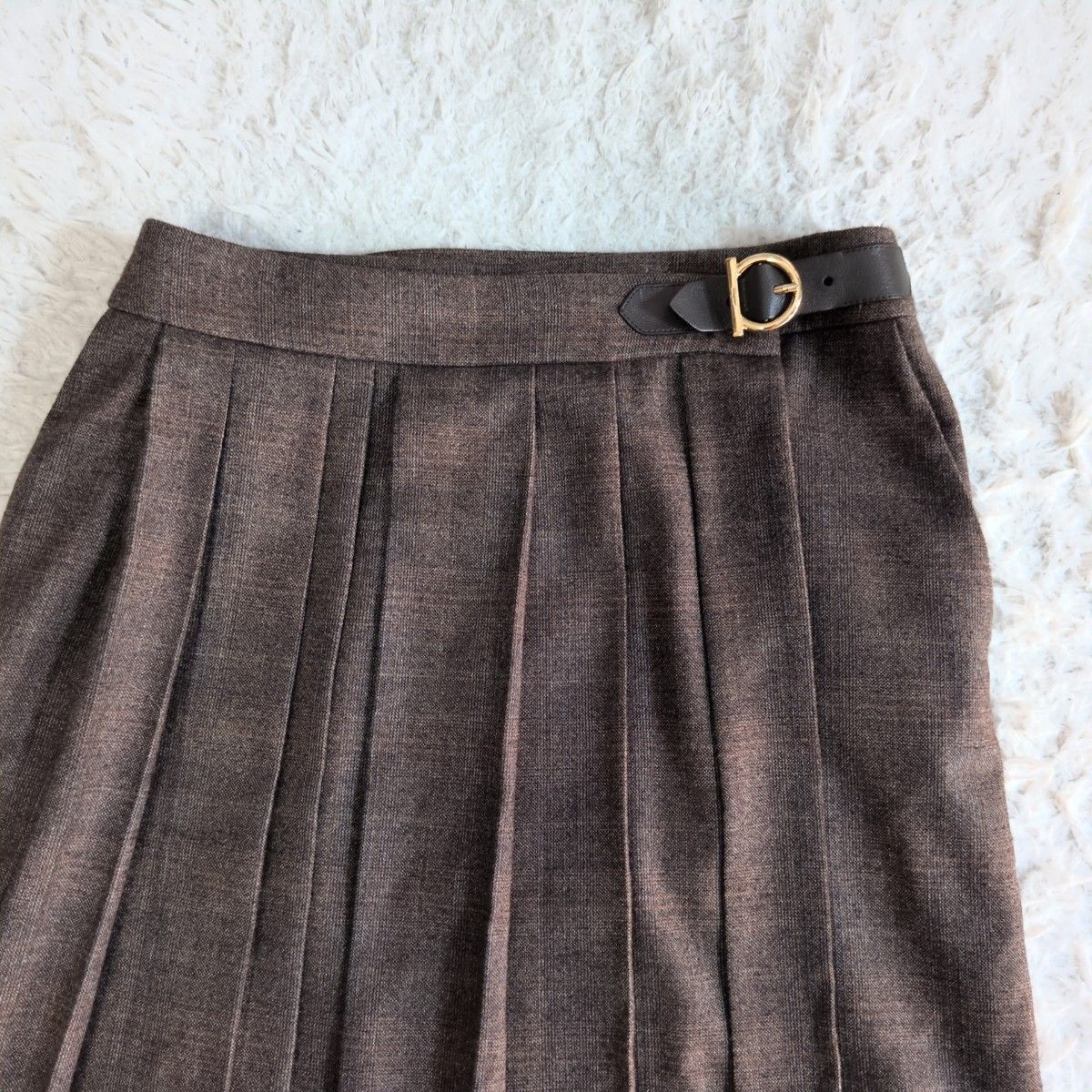 Salvatore Ferragamo ブラウンカシミヤ混スカートスーツ上下 Salvatore Ferragamo - 美品 サルヴァトーレ フェラガモ Salvatore