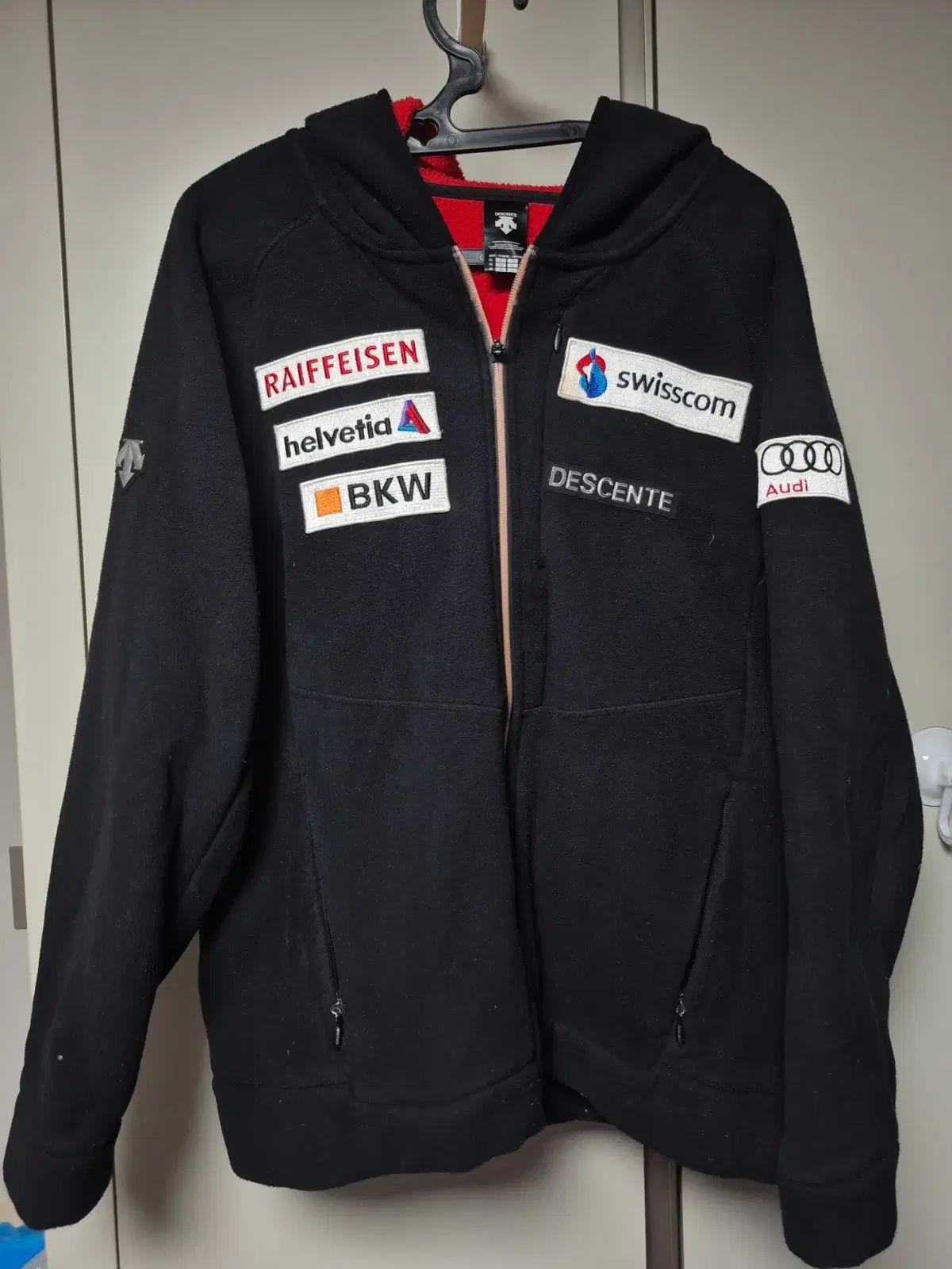 デサント 正規品 スイス スキー チーム アウディ フードジップアップ