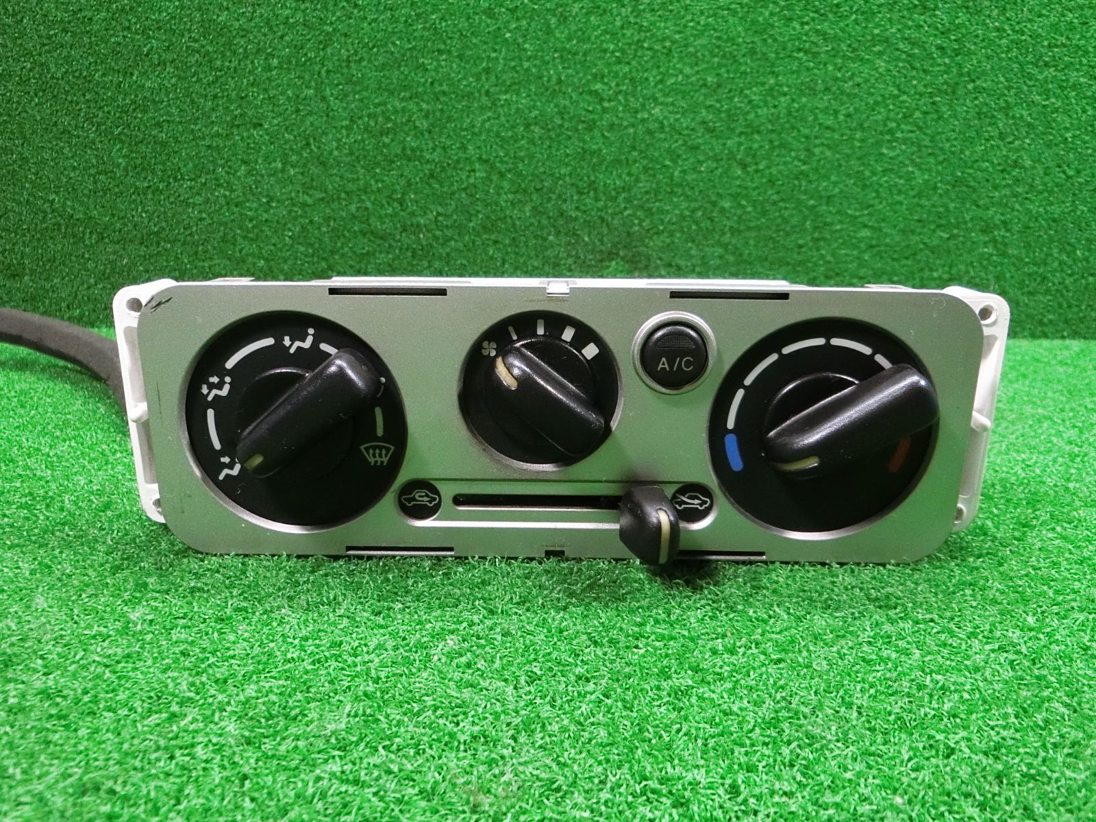 [13552] 送料無料 スズキ アルトラパン HE21S エアコンスイッチパネル