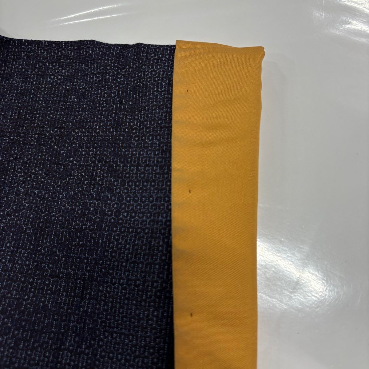 【美品】 紬 身丈155cm 裄丈62.5cm 正絹 秀品 【中古】 美品】 紬 身丈155.5cm 裄丈62.5cm S 袷 証紙 幾何学模様 紺色 正絹 秀