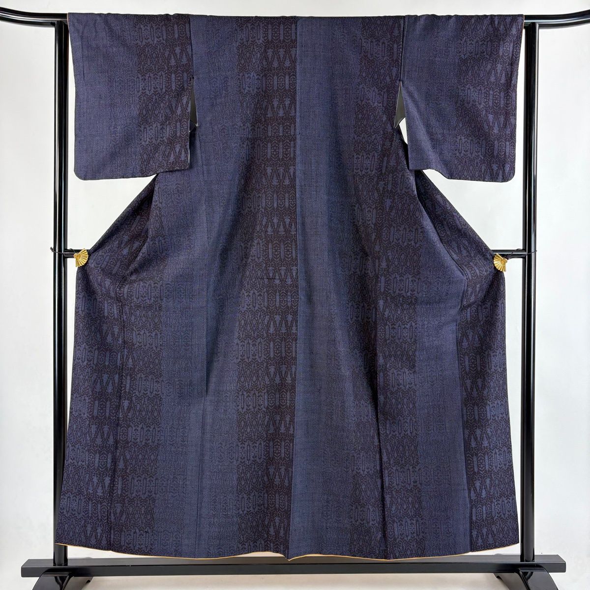 紬 身丈155cm 裄丈64cm 正絹 逸品 【中古】 紬 身丈155cm 裄丈64cm M 袷 松 藍色 正絹 優品｜中古・古着