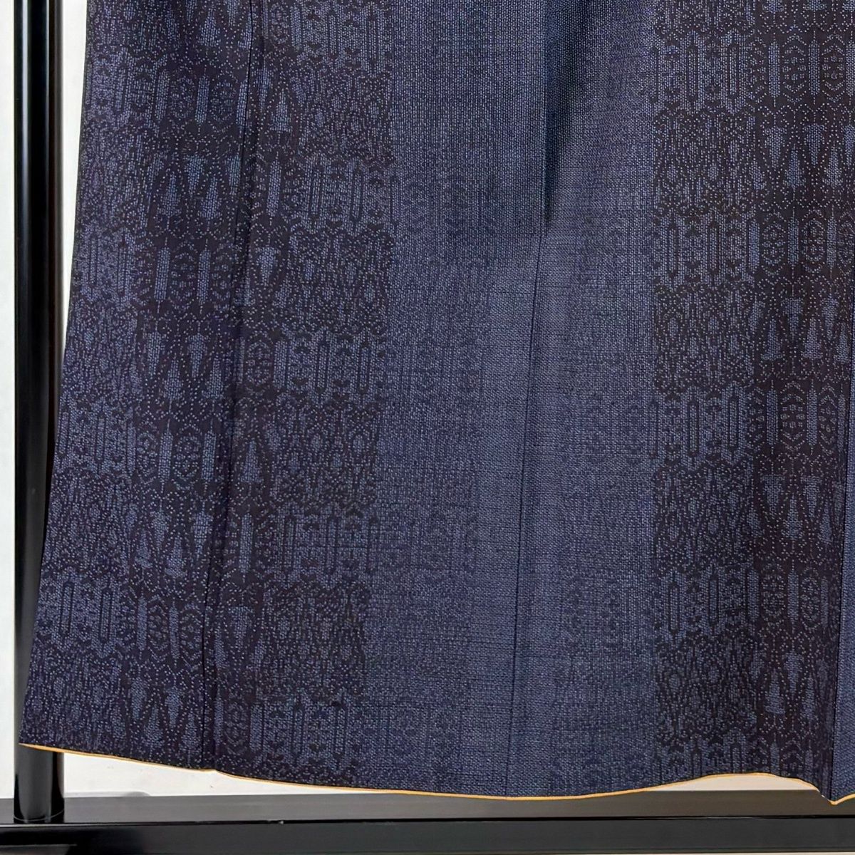 美品】 紬 身丈155.5cm 裄丈62.5cm S 袷 証紙 幾何学模様 紺色 正絹 秀