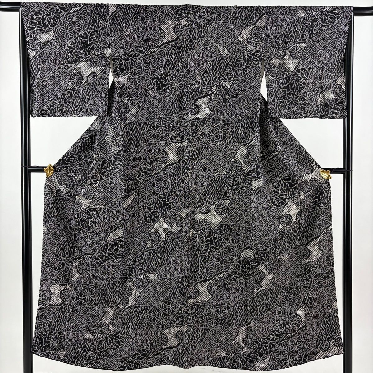 ★専用★美品 小紋 総絞り 黒 トールサイズ 身丈166cm 裄丈66cm 袷 美品】 小紋 身丈151.5cm 裄丈66.5cm M 袷 有職文様 草花 総絞り 黒