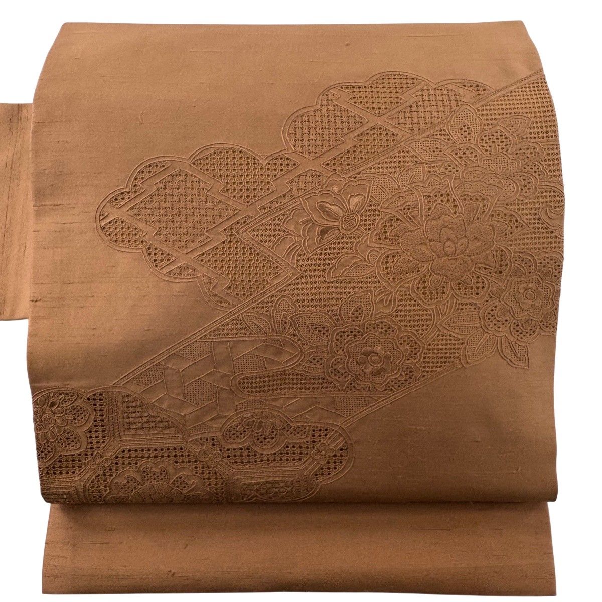 美品】 名古屋帯 秀品 紬地 雲文 草花 汕頭刺繍 薄茶色 正絹 【中古