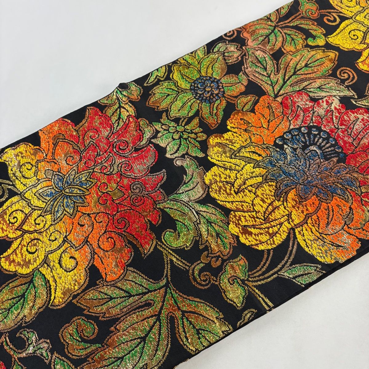 美品】 袋帯 秀品 関西仕立て 大牡丹印金 箔 刺繍 黒 六通 正絹 【中古