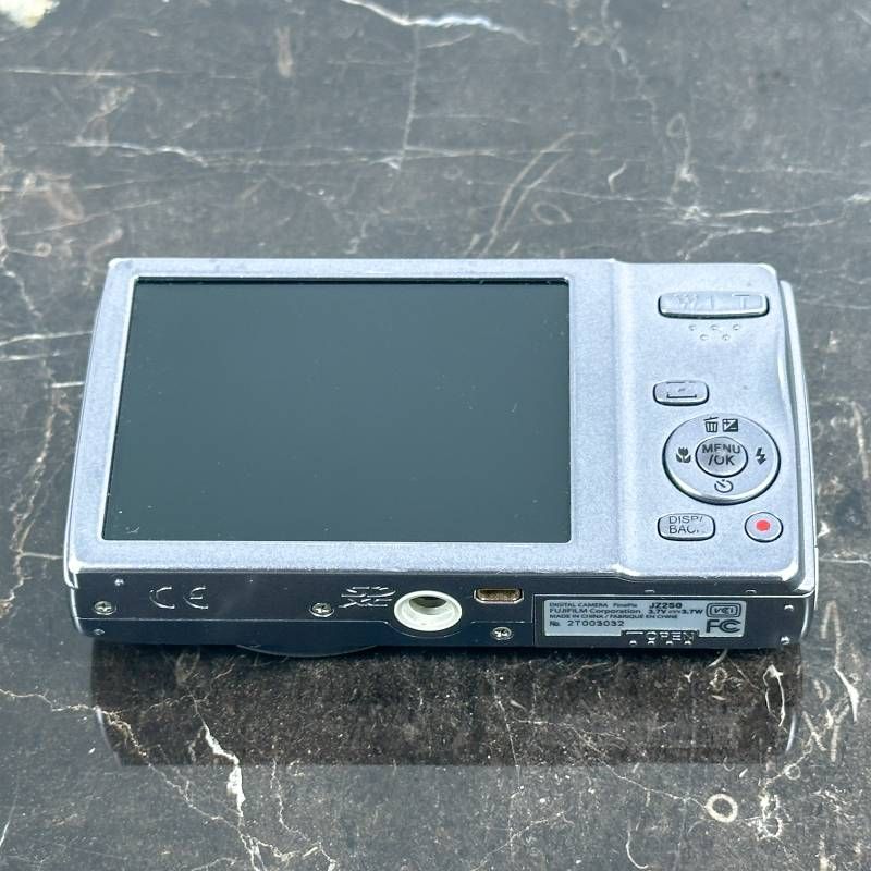 FUJIFILM FinePix JZ250 シルバー コンパクトデジタルカメラ 1600万