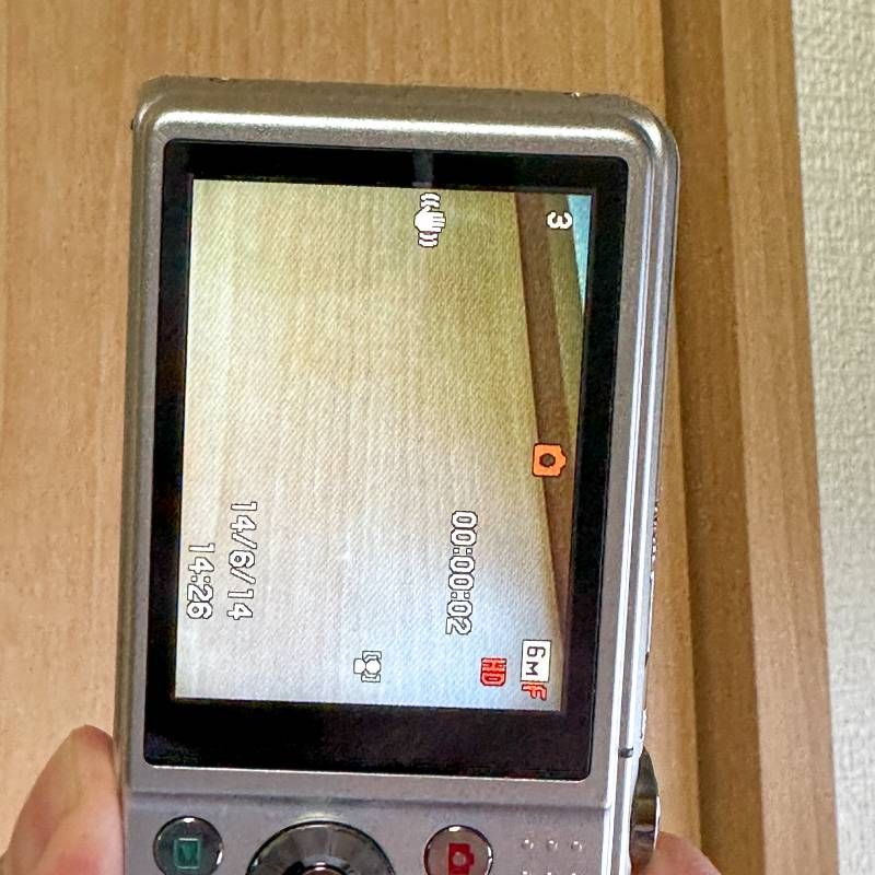 カメラ CASIO EXILIM EX-ZS100 シルバー コンパクトデジタルカメラ