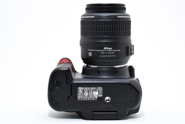 良品＞ Nikon デジタル一眼レフカメラ D5000 レンズキット（18-55mm f