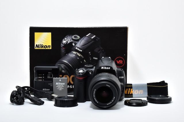 良品＞ Nikon デジタル一眼レフカメラ D5000 レンズキット（18-55mm f