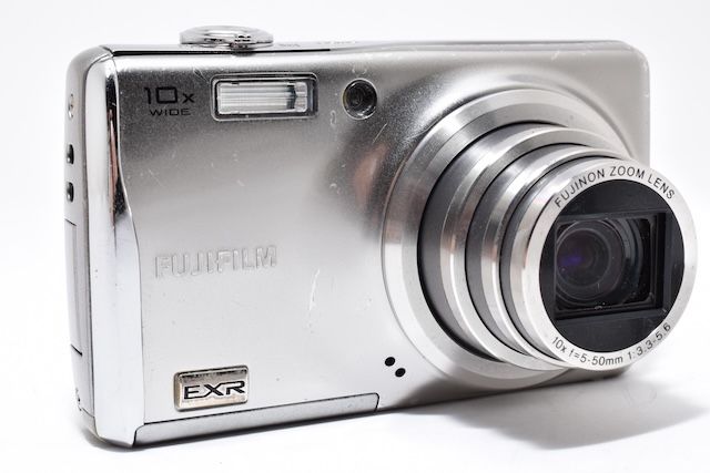 並品＞ FUJIFILM FinePix (ファインピックス) F70 EXR シルバー