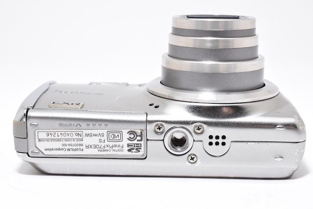 並品＞ FUJIFILM FinePix (ファインピックス) F70 EXR シルバー