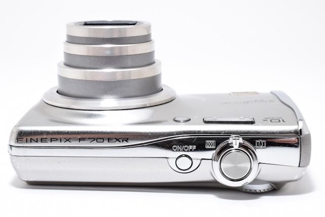 並品＞ FUJIFILM FinePix (ファインピックス) F70 EXR シルバー