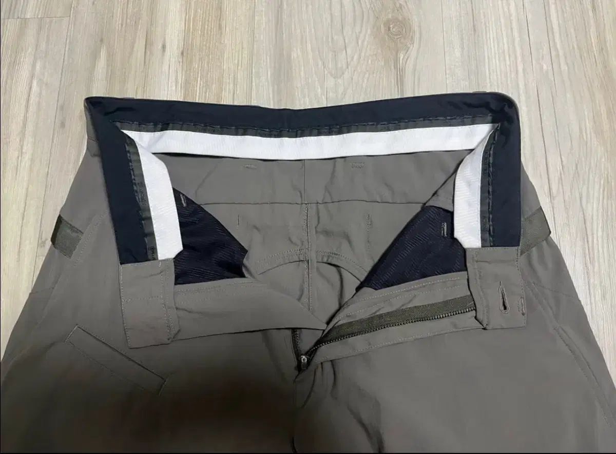 xs アクロニウム (acronym) グレー p39-M スラックス (パンツ) - メルカリ