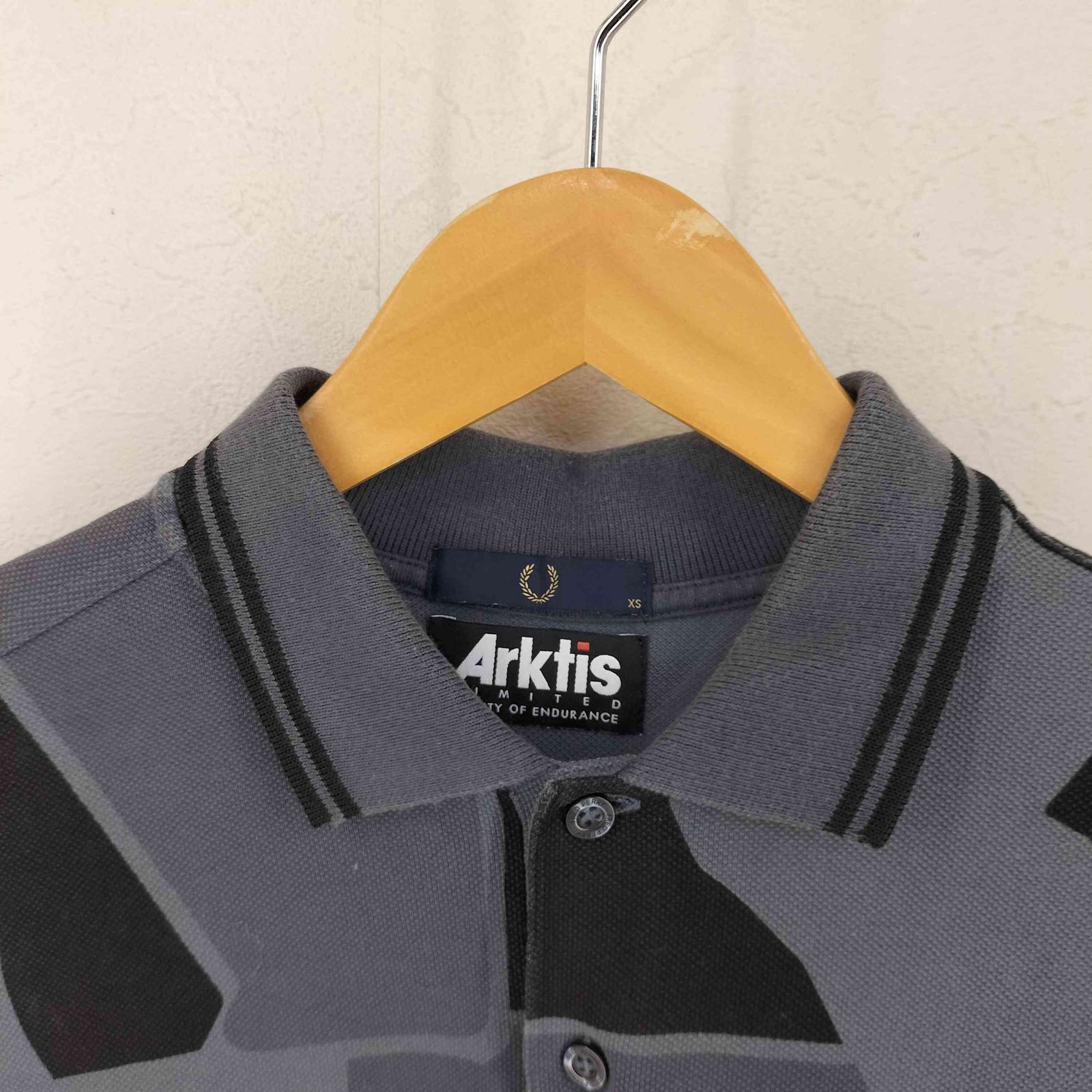 フレッドペリー FRED PERRY ARKTIS LIMITED 総柄ポロシャツ メンズ 