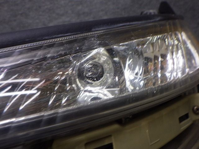 70系 ヴォクシー ヘッドライト 左右 HID ZRR70/75 前期 28-203 V8