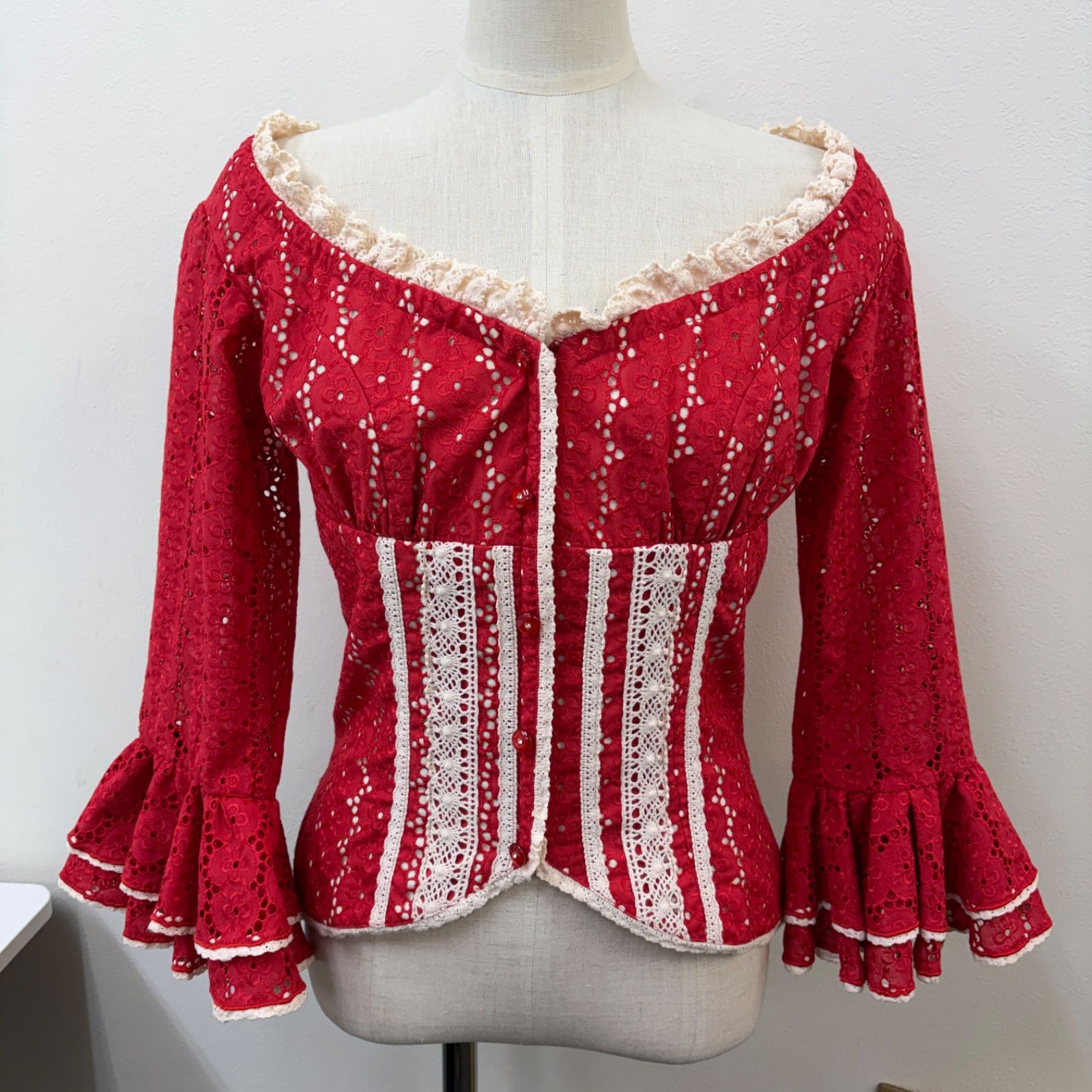 フラメンコ衣装 トップス ブラウス 赤 フレア袖 - メルカリ