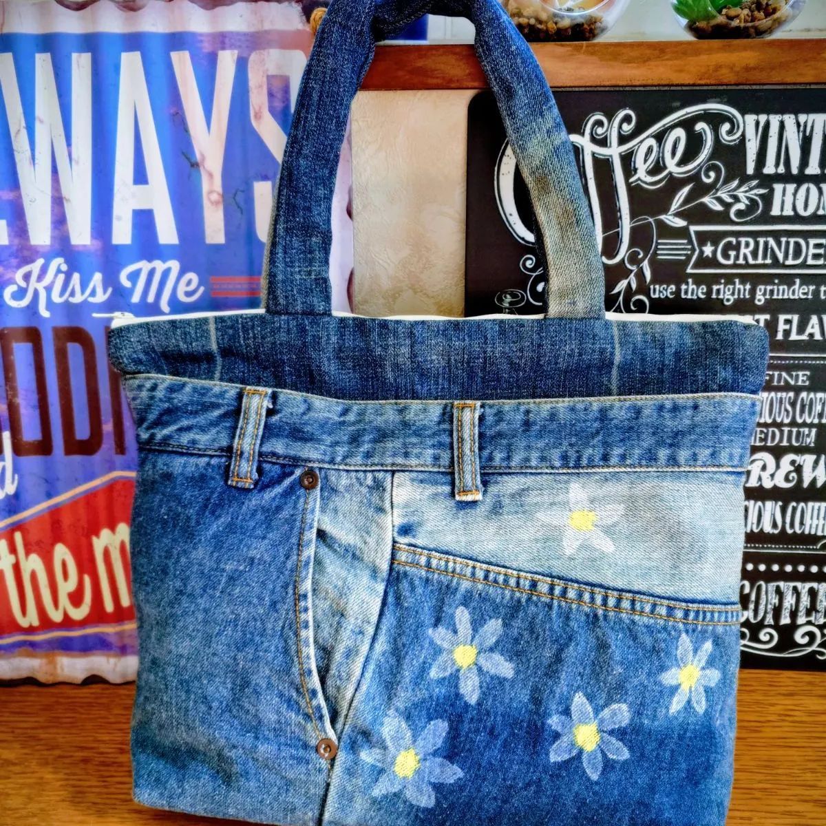 154☆USEDダメージデニムリメイク☆ファスナートートバッグ☆フラワー