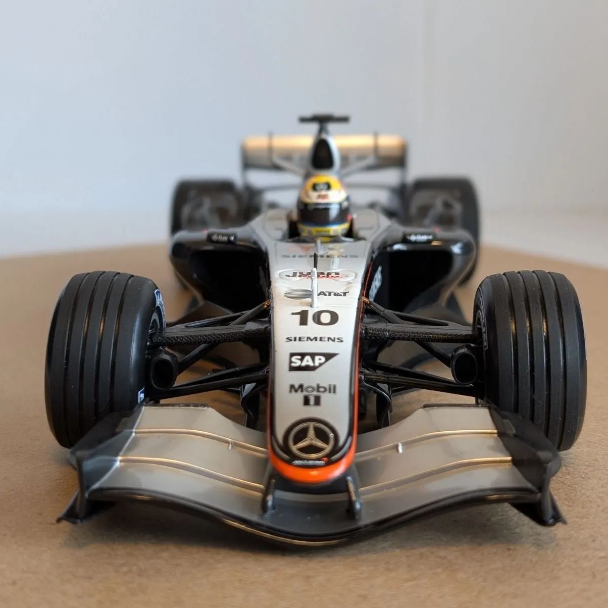 中古 PMA 1：43 マクラーレン メルセデス MP4-20 K.ライコネン