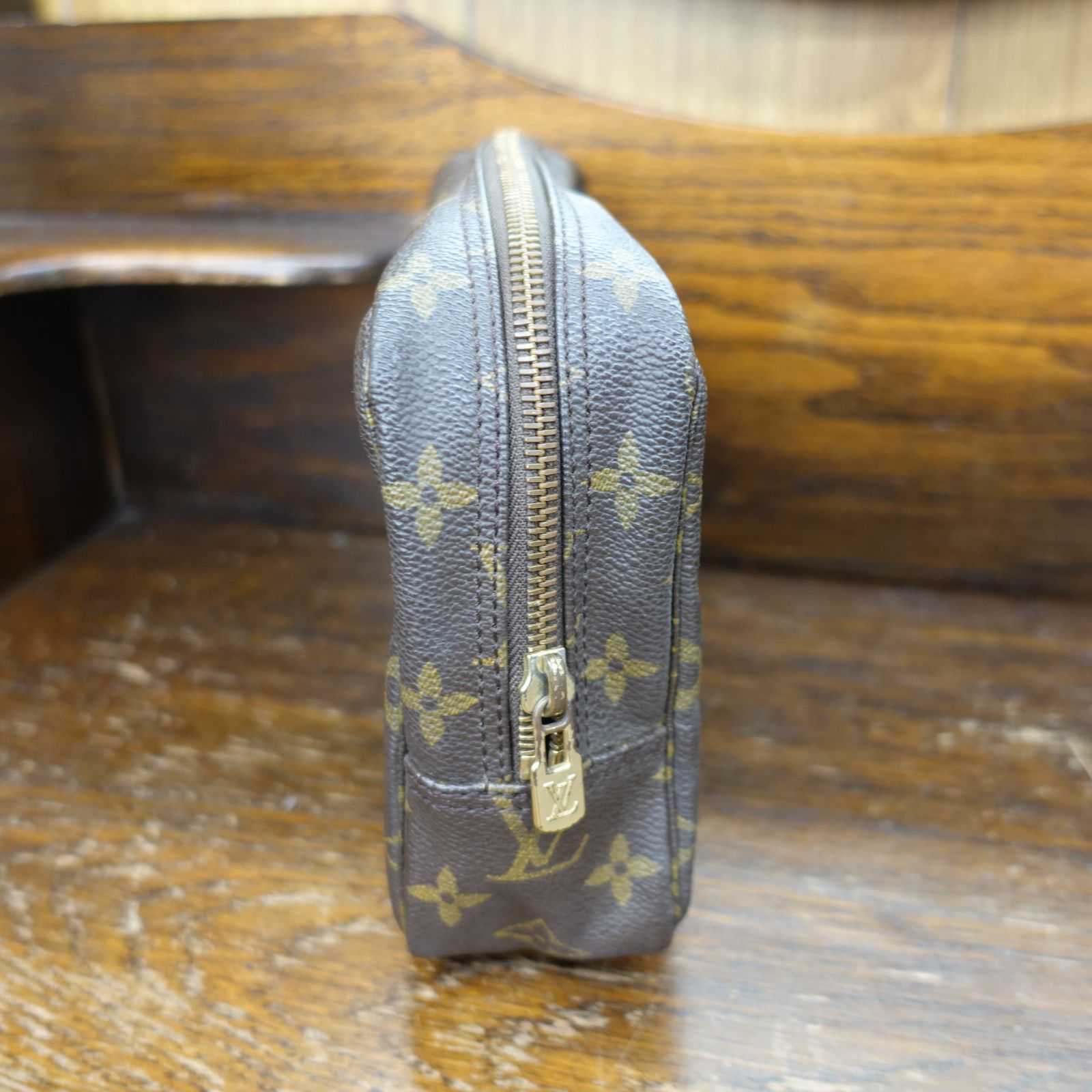 LOUIS VUITTON ルイ・ヴィトン トゥルース トワレット23 ポーチ