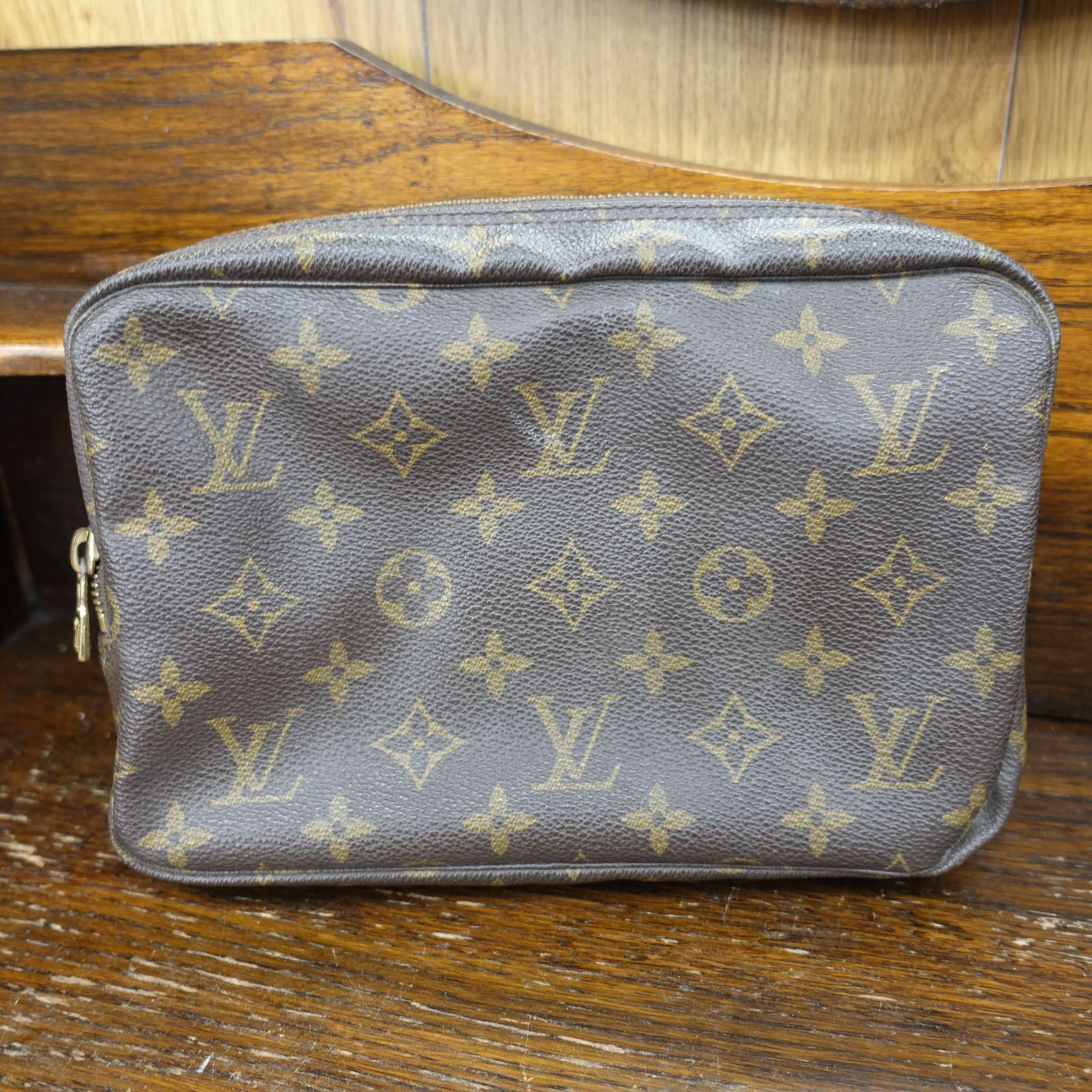 LOUIS VUITTON ルイ・ヴィトン トゥルース トワレット23 ポーチ