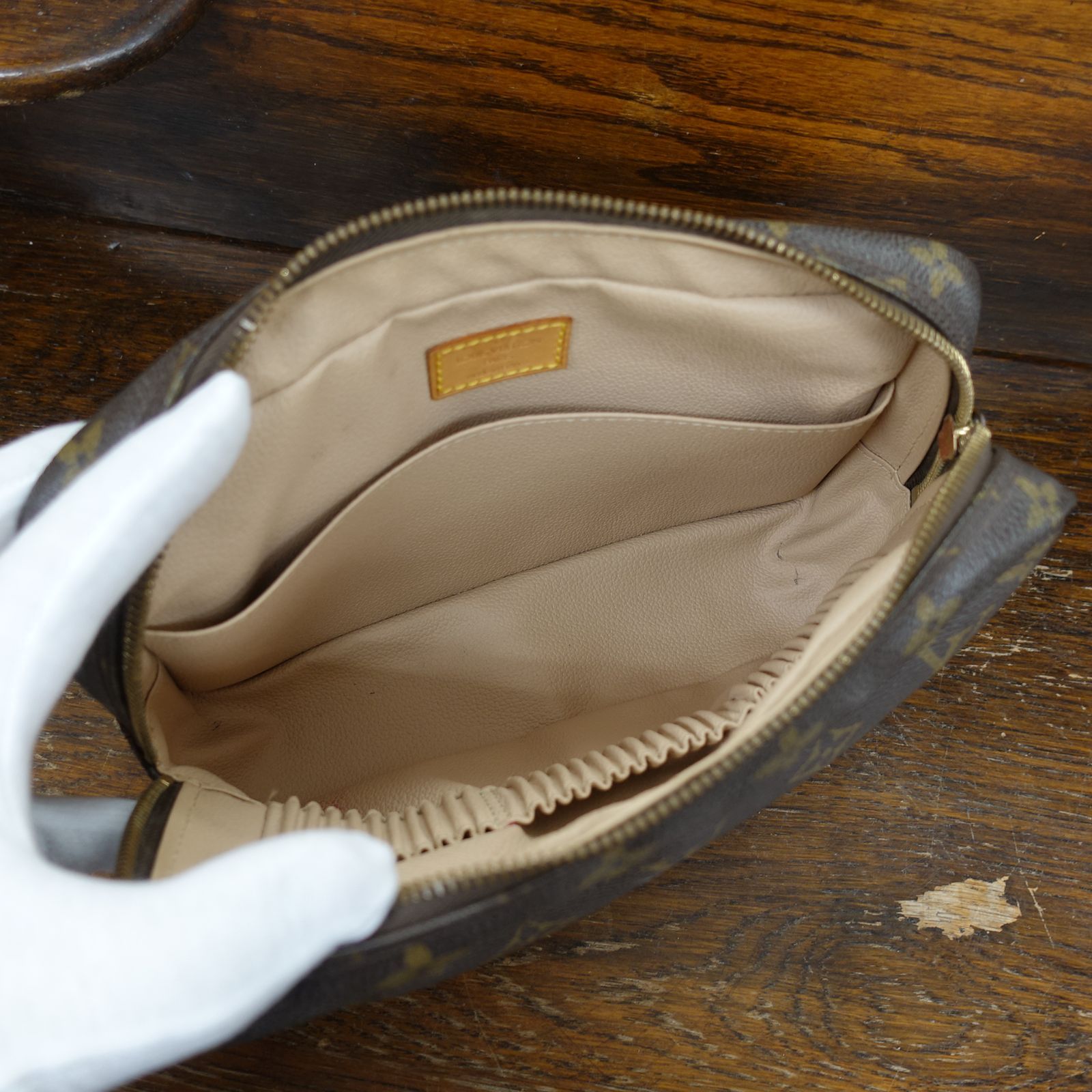 LOUIS VUITTON ルイ・ヴィトン トゥルース トワレット23 ポーチ