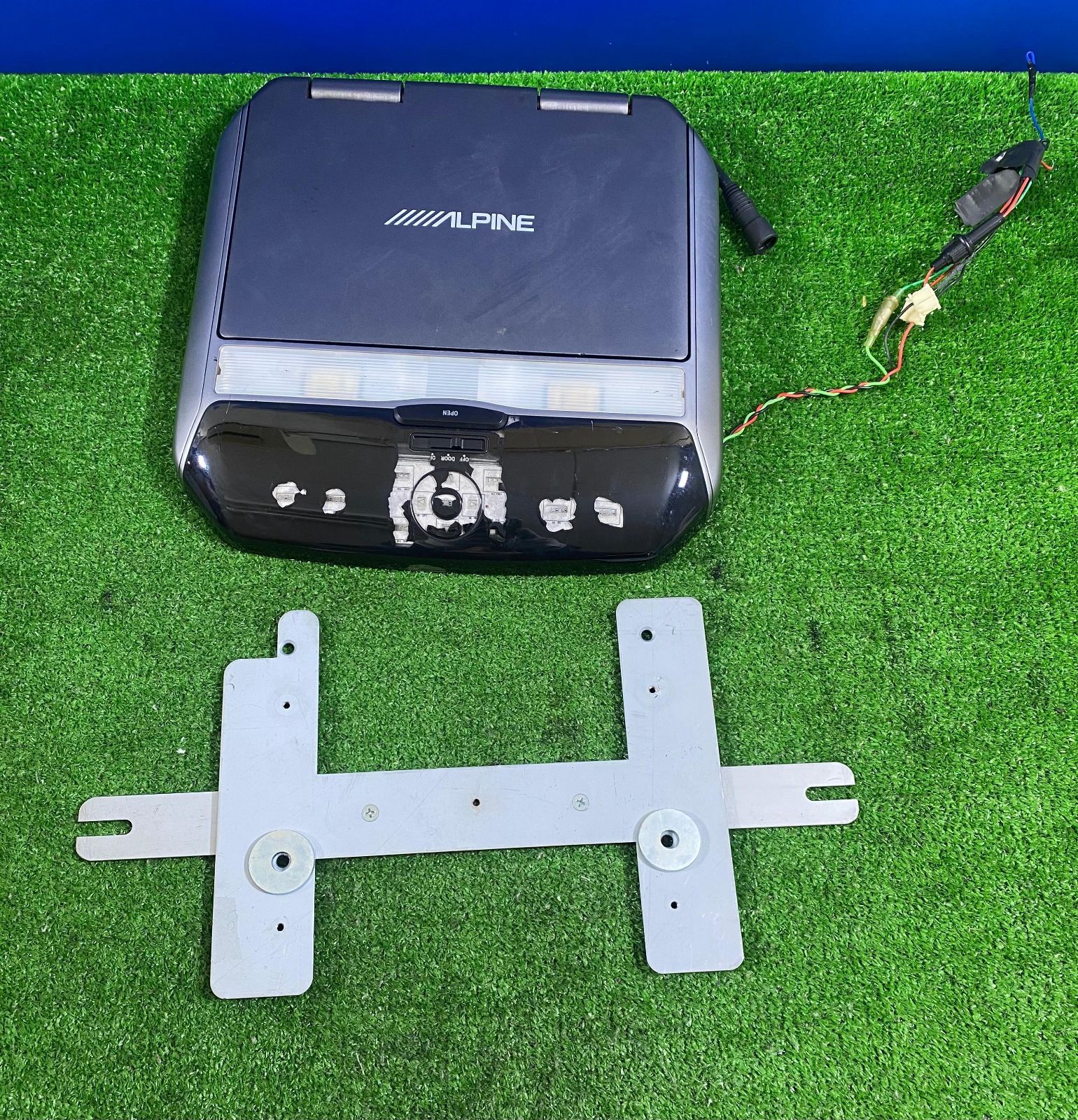 ZT-6788] アルパイン TMX-R1100 フリップダウンモニター／リア