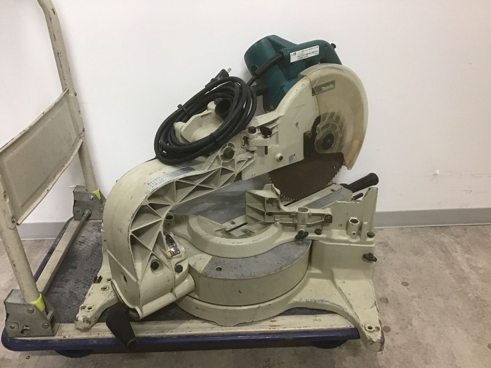 中古現状品】マキタmakita 卓上スライド丸ノコ LS1212○アクトツール