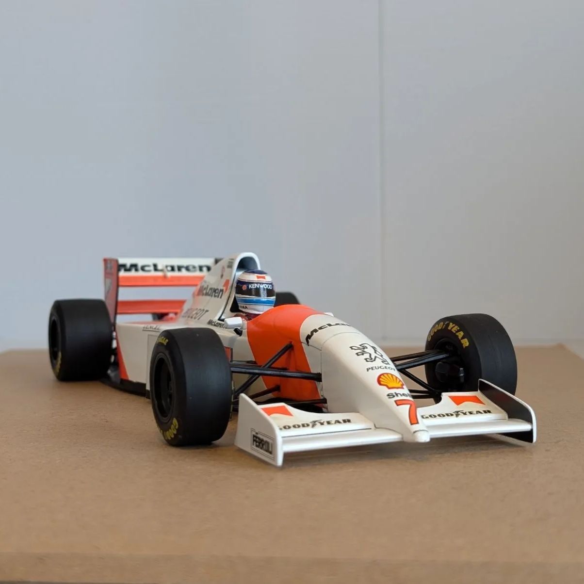 ミニチャンプス製　MP4/9プジョー　ミカハッキネン 1/18ミニチャンプス マクラーレン プジョーMP4/9 ミカ・ハッキネン