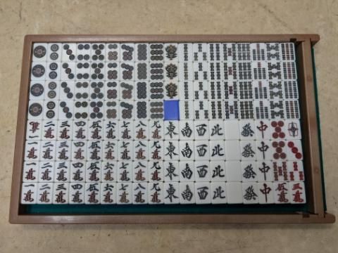 全自動麻雀卓　中古麻雀牌　青×茶のセット　（センチュリー） 全自動麻雀卓中古牌（センチュリーどでか）一面青色【即決】 - メルカリ