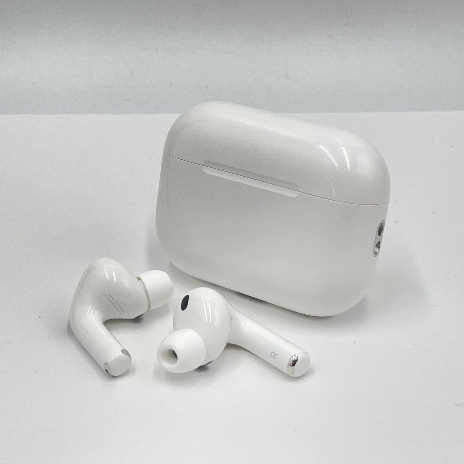 美品 Apple AirPods Pro 3 第3世代 MFHP4J/A A3063 A3064 A3122
