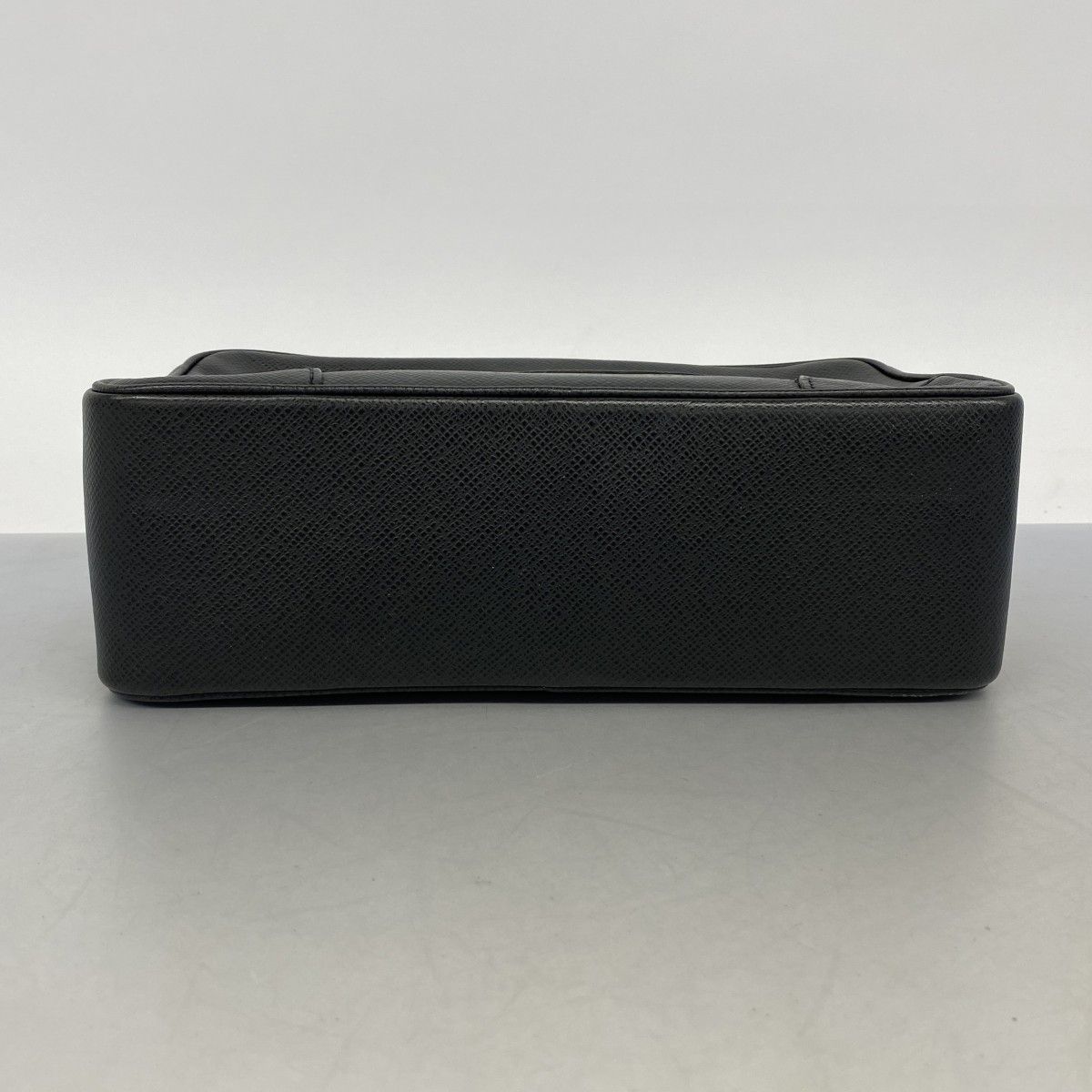 LOUIS VUITTON ルイヴィトン タイガ パヴェル M31142 【動物 