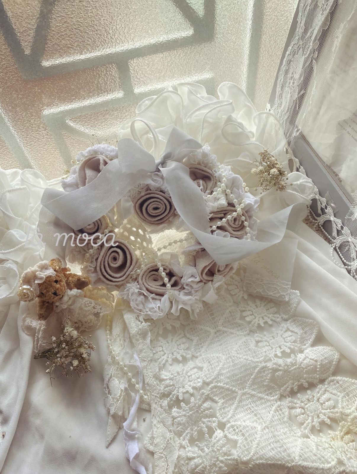 グレージュ・バラのリース