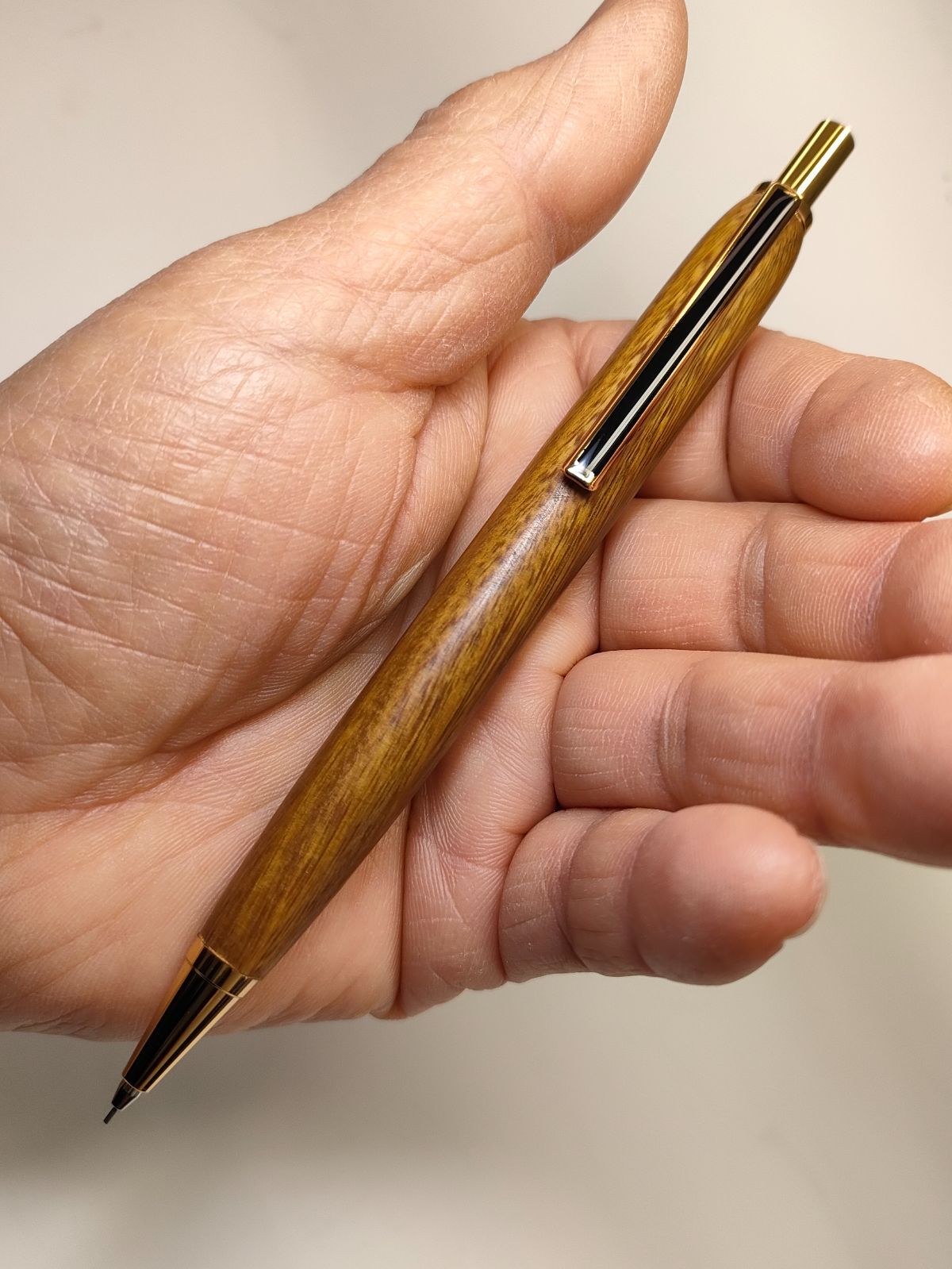 世界で一番硬い木【リグナムバイタ】スリムシャープペン - メルカリ