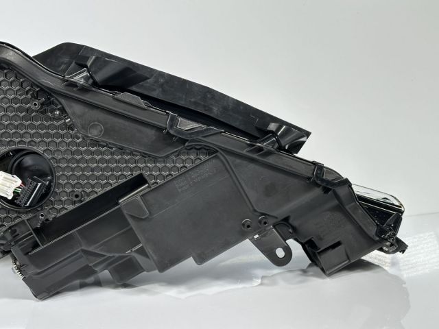 ハリアー harrier MXUA80 AXUH80 AXUH85 純正/genuine 右ヘッドライト