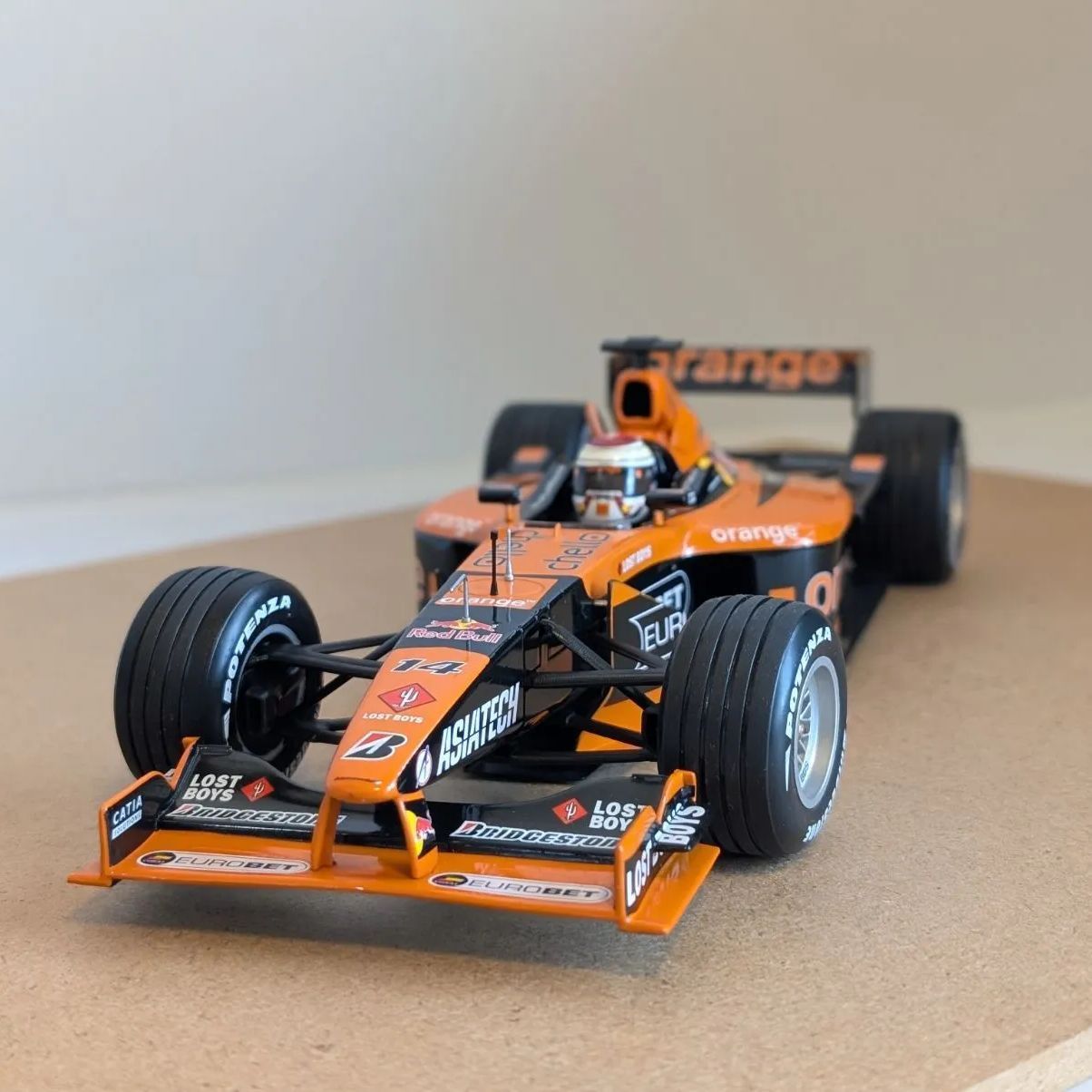 マックスの父1/18ミニチャンプス アロウズA22 ヨス・フェルスタッペン