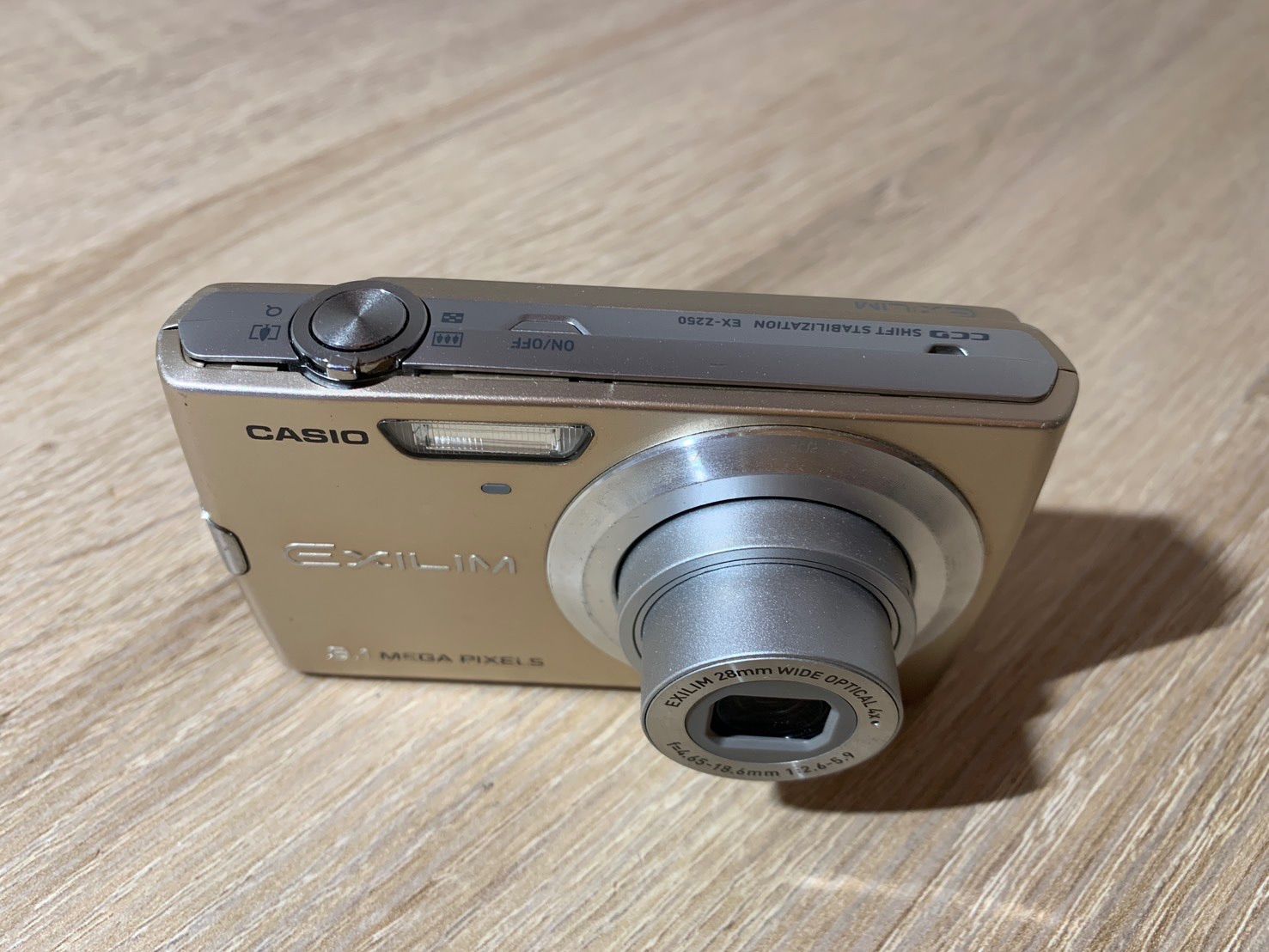 7908 Casio EXILIM EX-Z250 ゴールド デジカメ - メルカリ